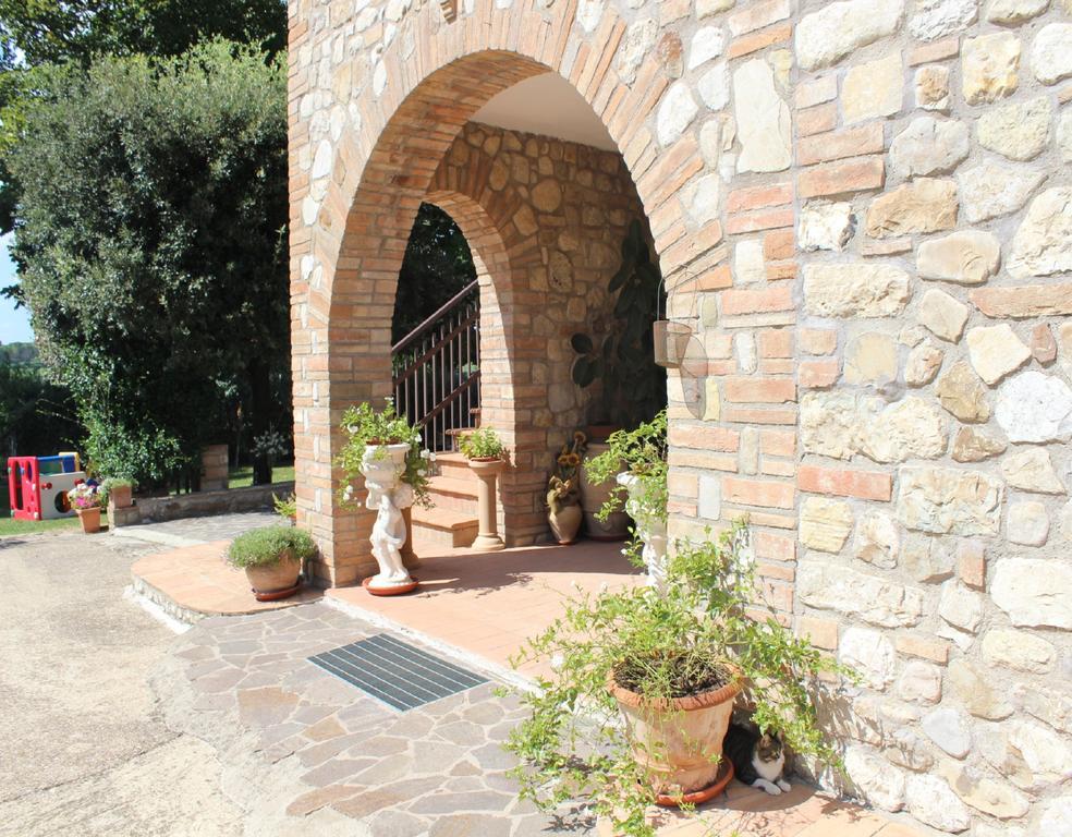Ai Prati Vecchi Hotel Marsciano Luaran gambar